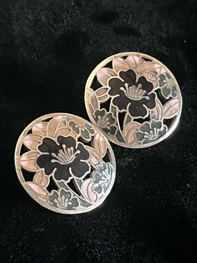 Vintage 1980s Cloisonné Enamel Openwork Floral Stud Earrings – Pink & Black
